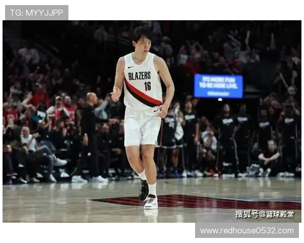 张卫平点评杨瀚森挡拆动作引争议直言未吹犯规让球队占了大便宜